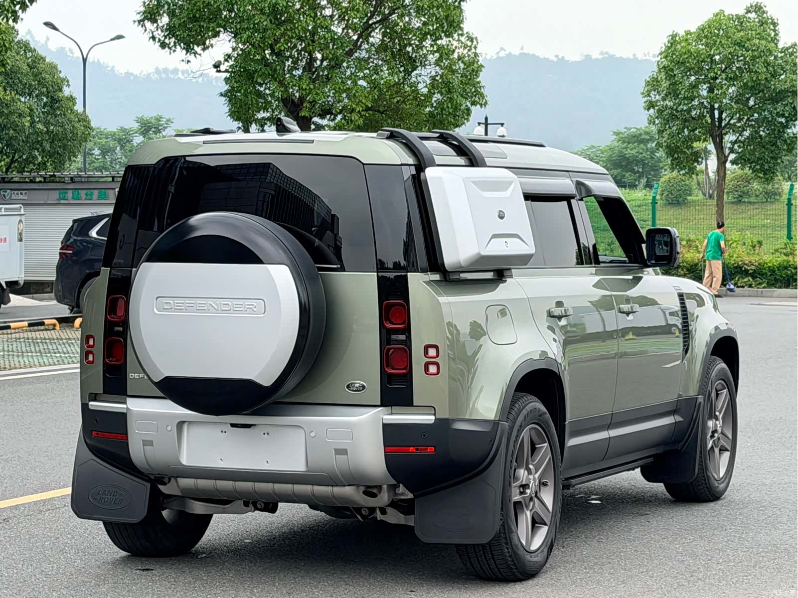 Land Rover Defender, 2020 3