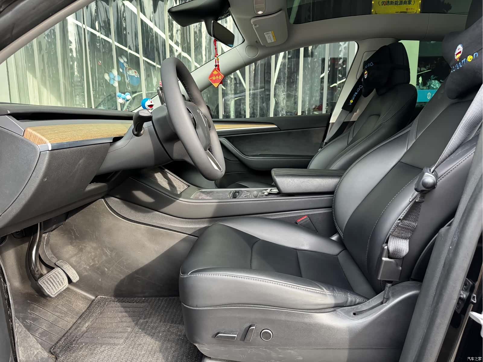Tesla Model Y, 2023 4