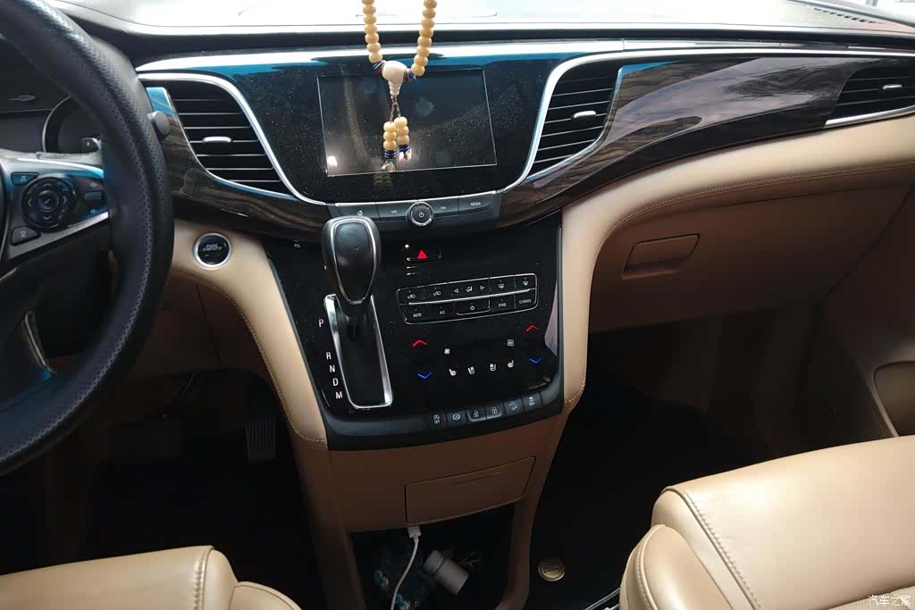 Buick GL8, 2017 16