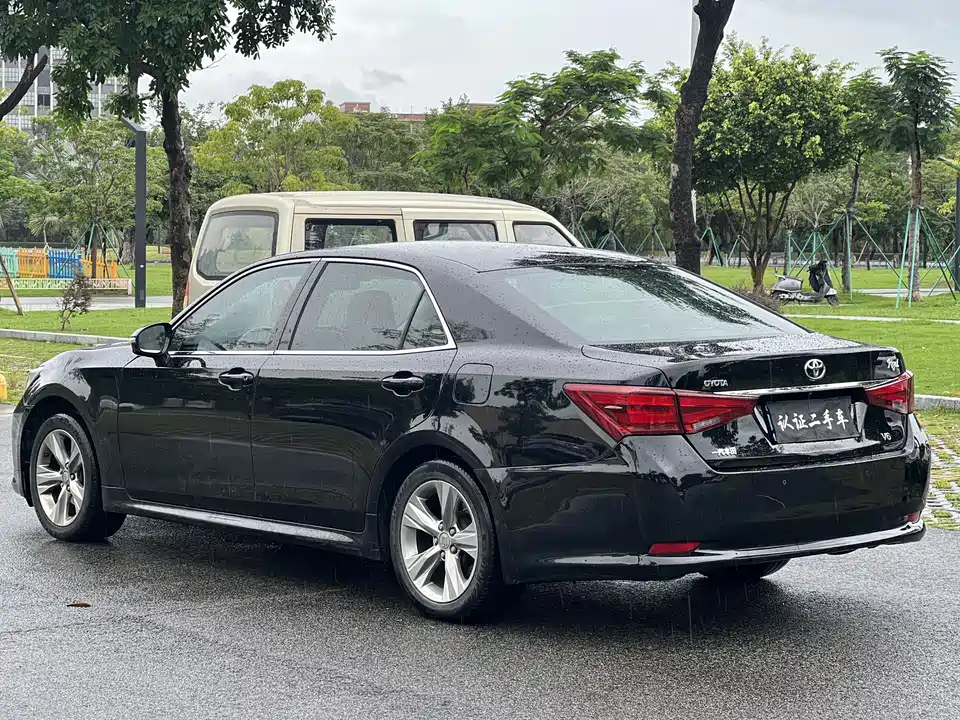 Toyota crown