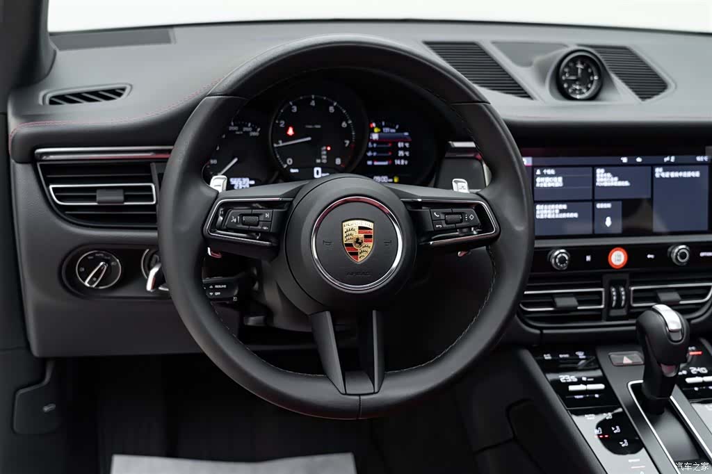 Porsche Macan, 2023 11