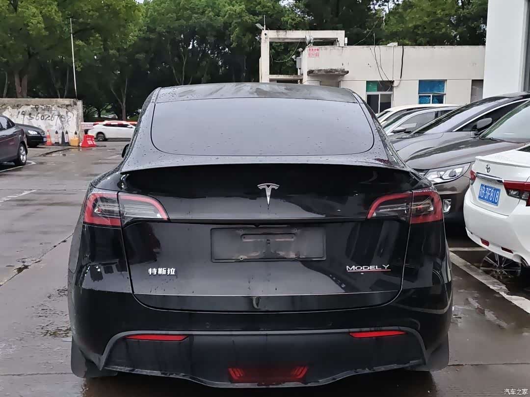 Tesla Model Y, 2022 4