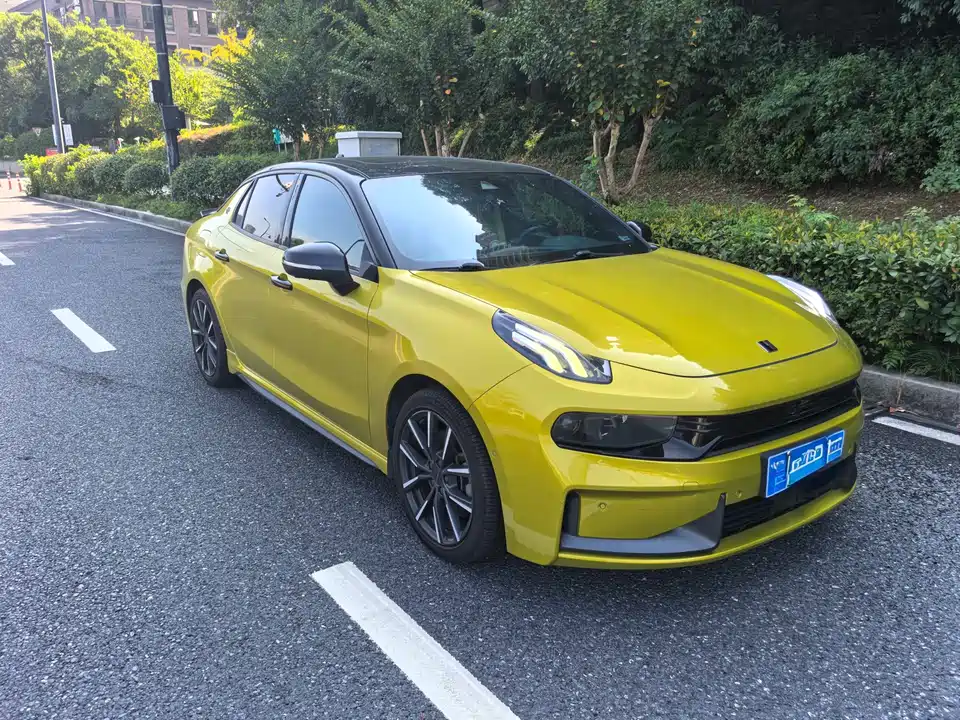 Lynk & Co 03