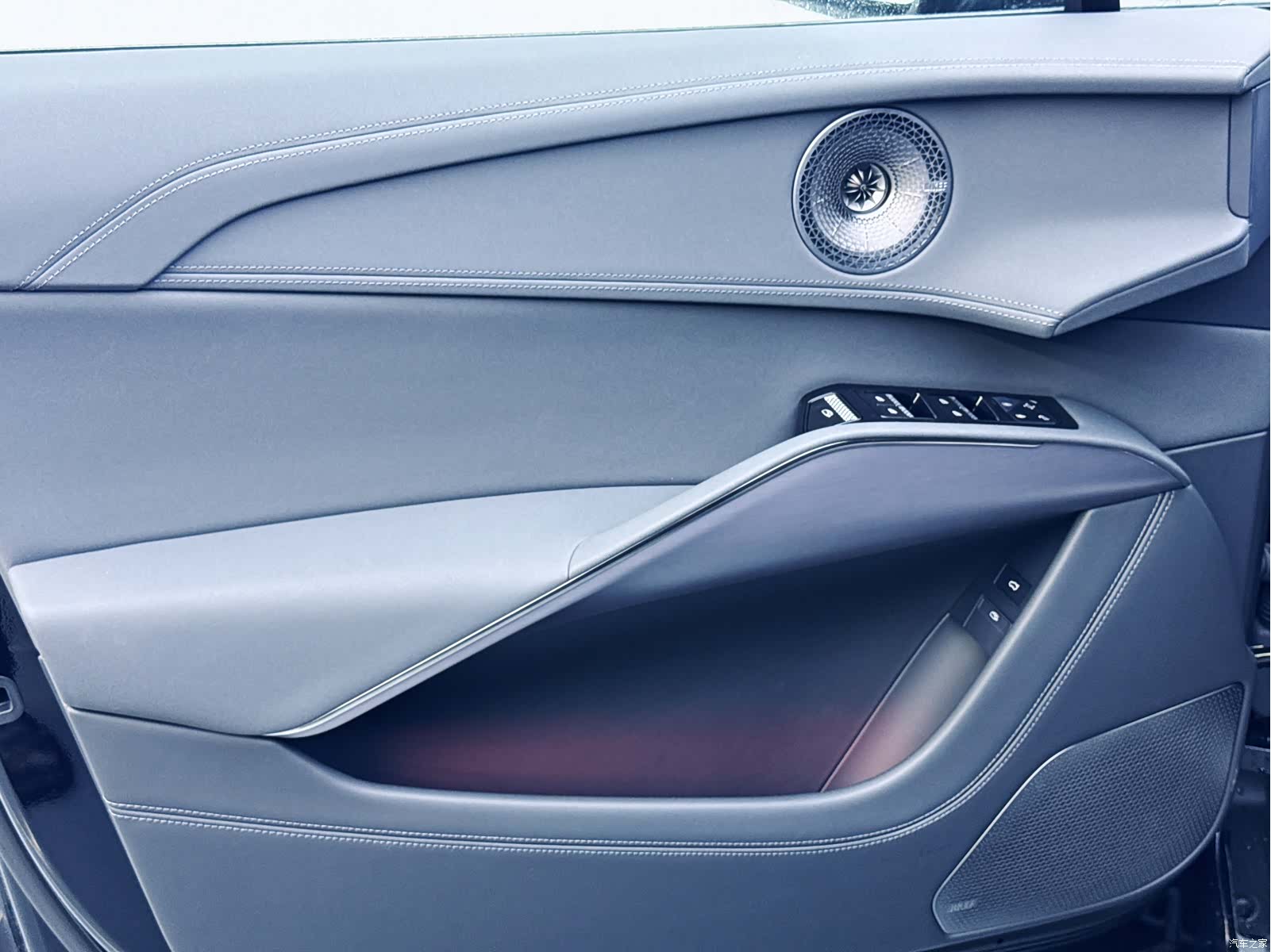 Lotus ELETRE, 2026 23