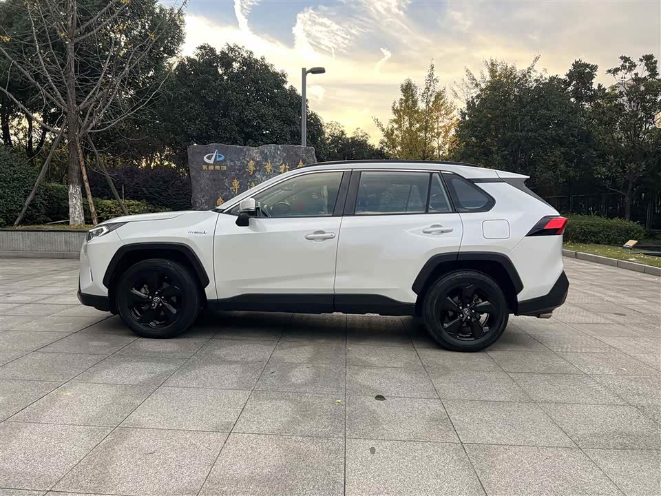 Toyota RAV4 Rongfang