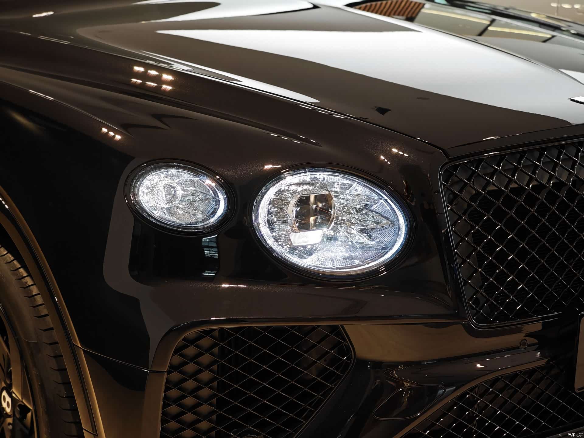 Bentley Bentayga, 2024 все фото