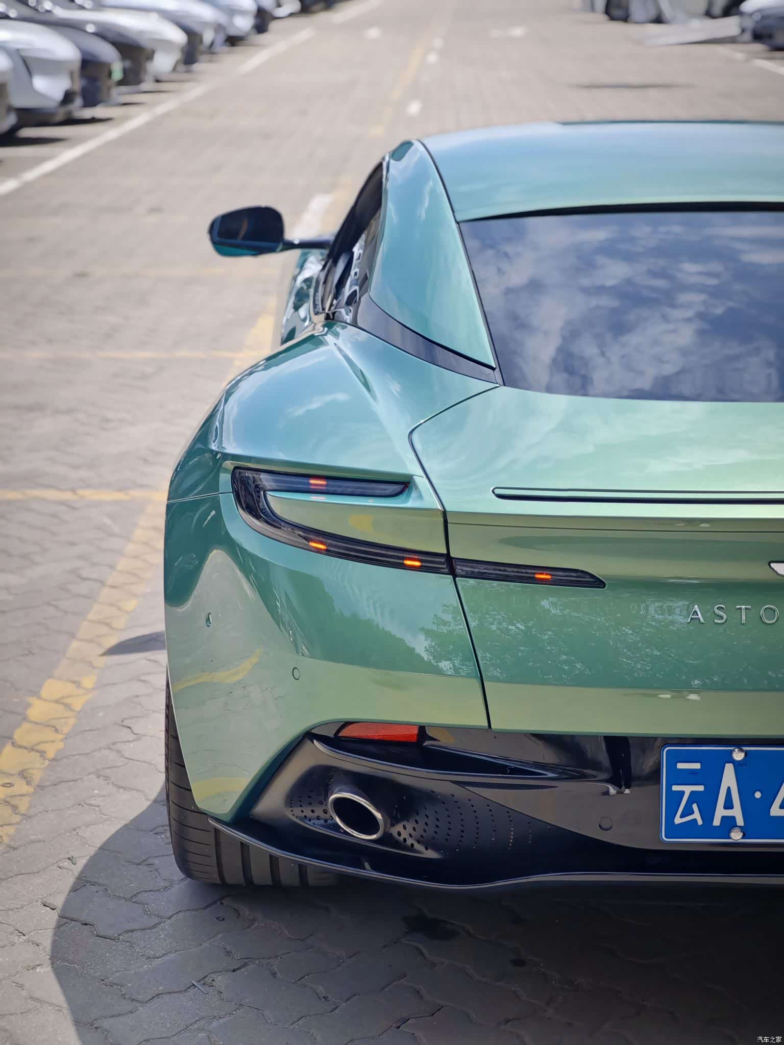 Aston Martin DB12, 2024 11