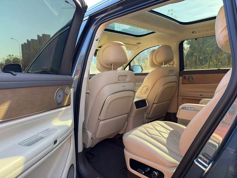 AITO Ask the world M9