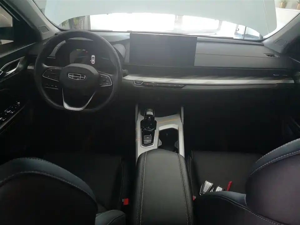 Geely Emgrand L HiP Geely Emgrand L HiP