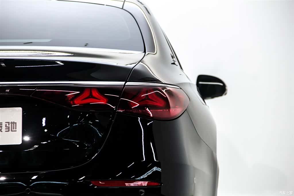 Mercedes-Benz E-Class, 2024 10