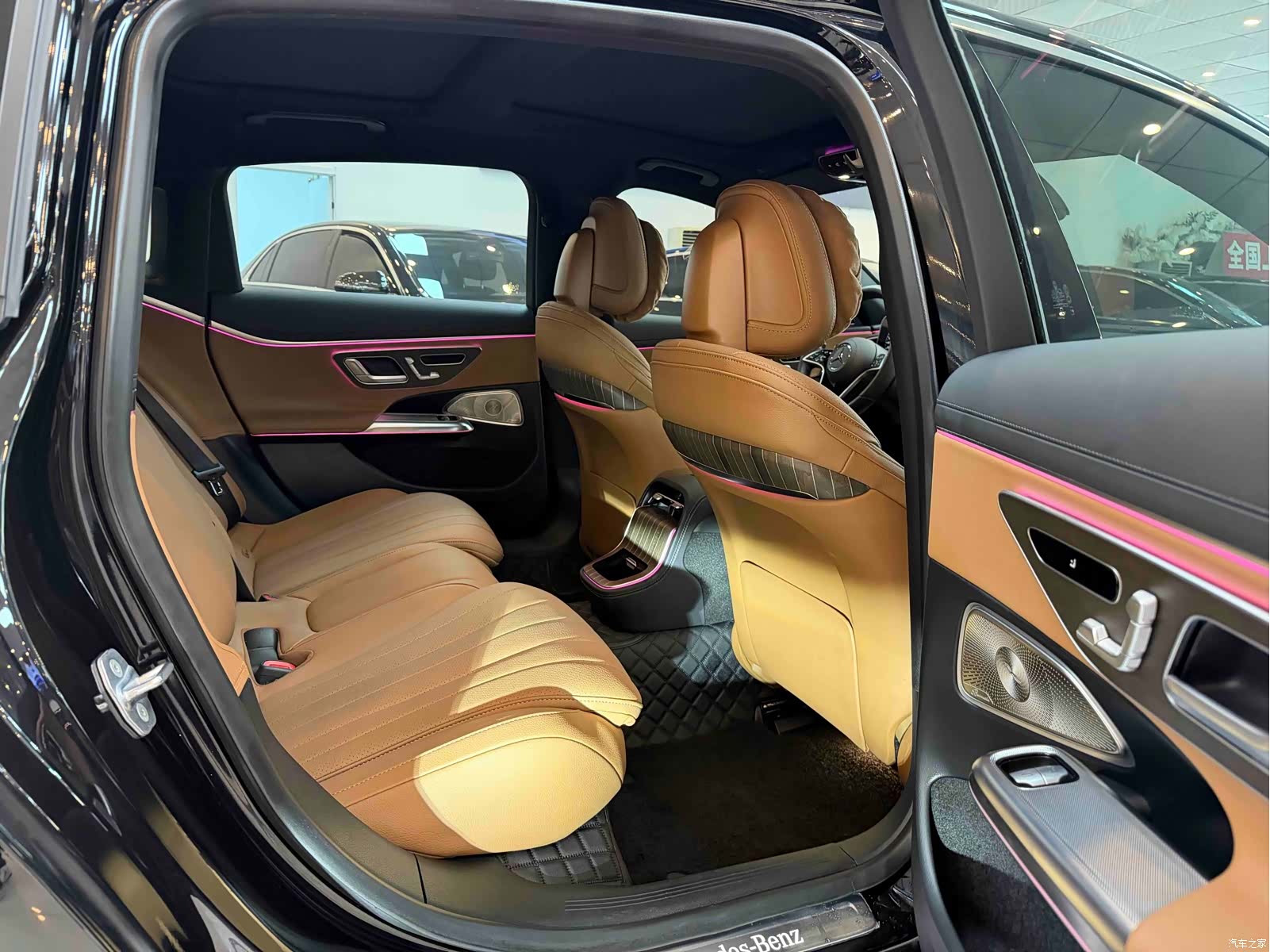 Mercedes-Benz E-Class, 2024 18