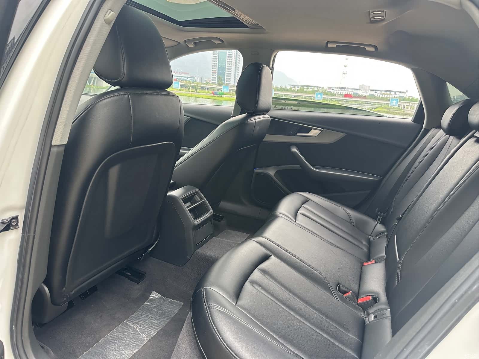 Audi A4L, 2018 11