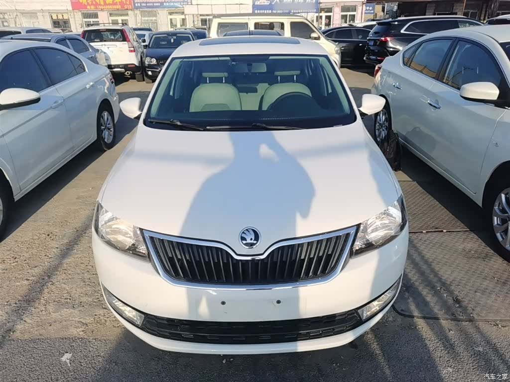 Skoda Rapid, 2015 3