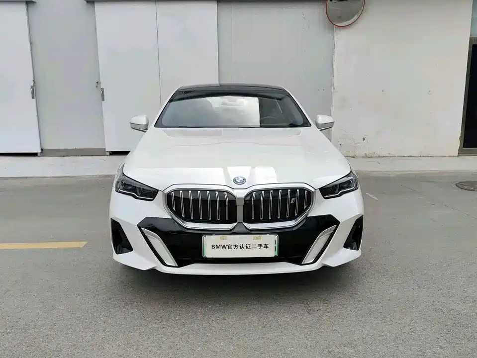 BMW i5