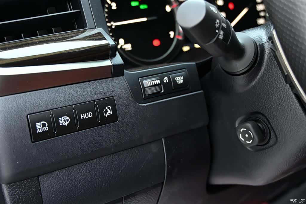 Lexus LX, 2022 25