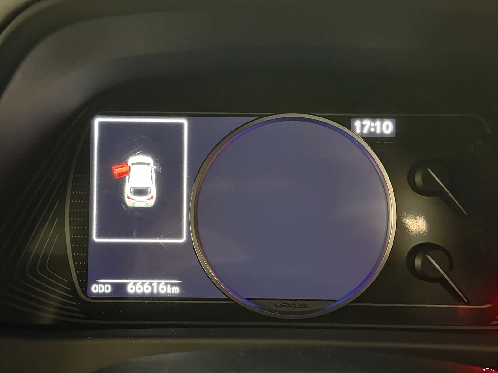 Lexus UX, 2019 4