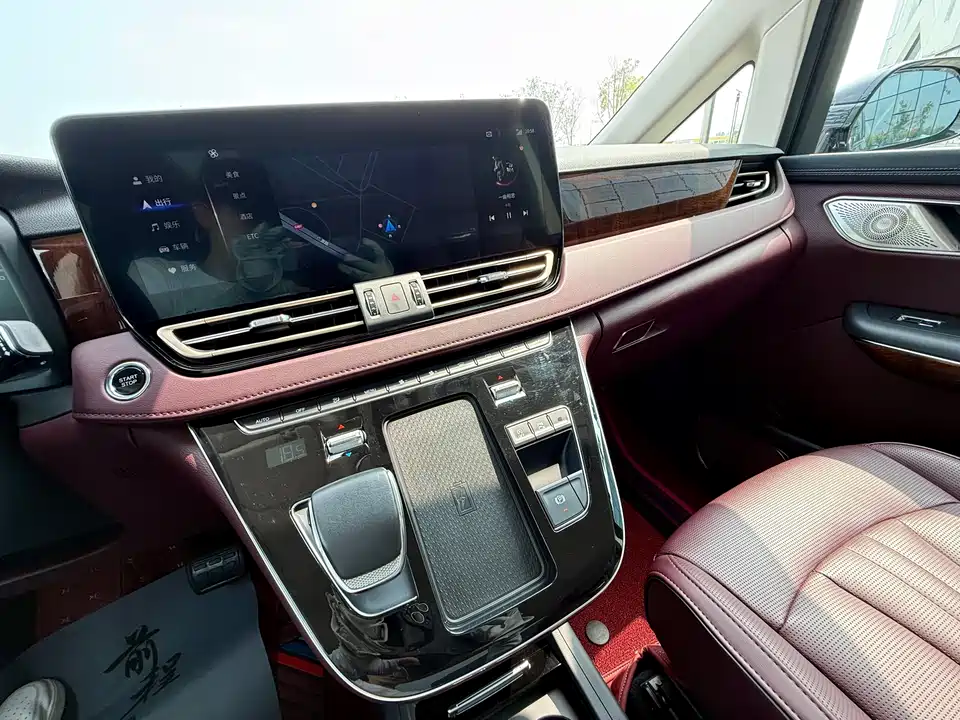 Hongqi HQ9