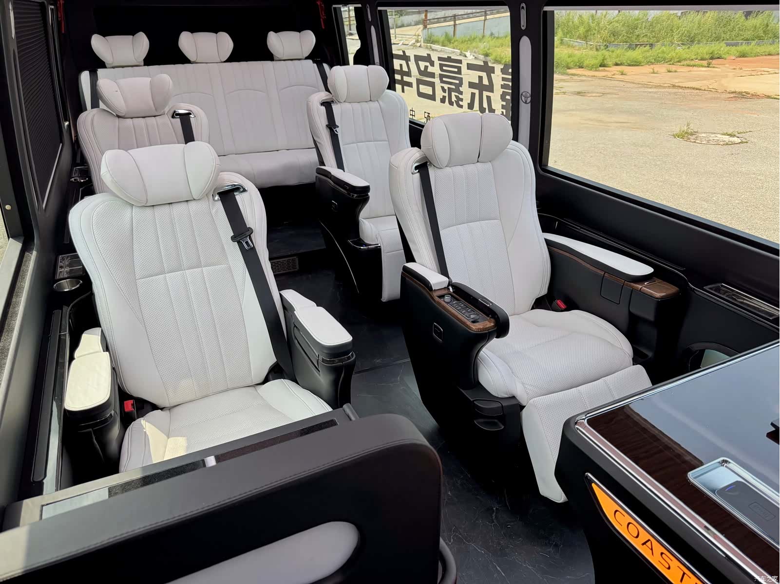 Toyota Coaster, 2018 15