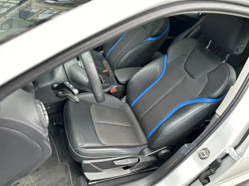 Audi Q2L Audi Q2L