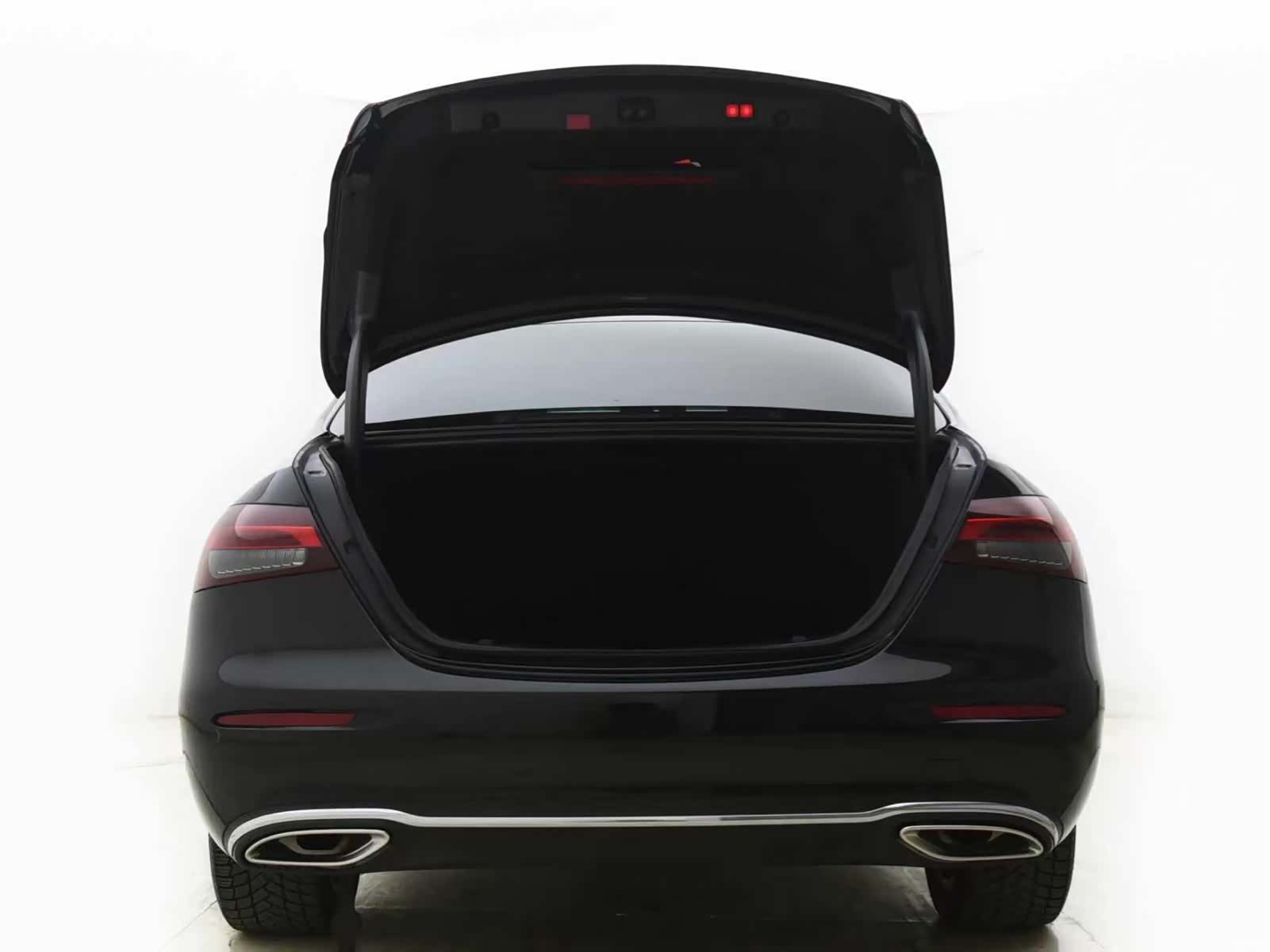 Mercedes-Benz E-Class, 2023 14