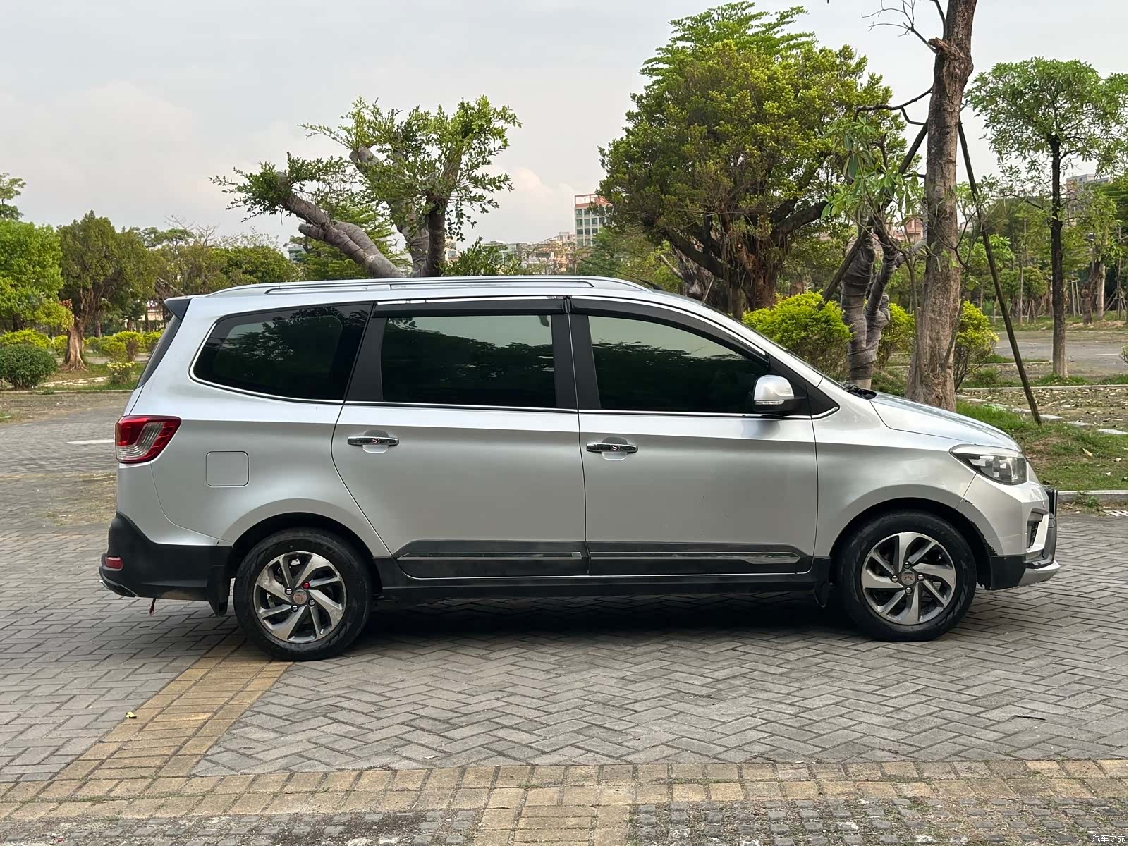 Wuling Hongguang, 2016 17