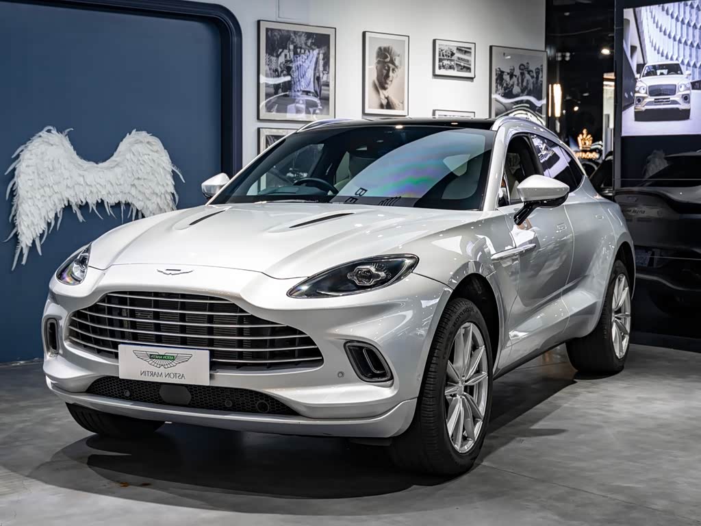 Aston Martin DBX 2023 3.0T STRAIGHT-SIX
