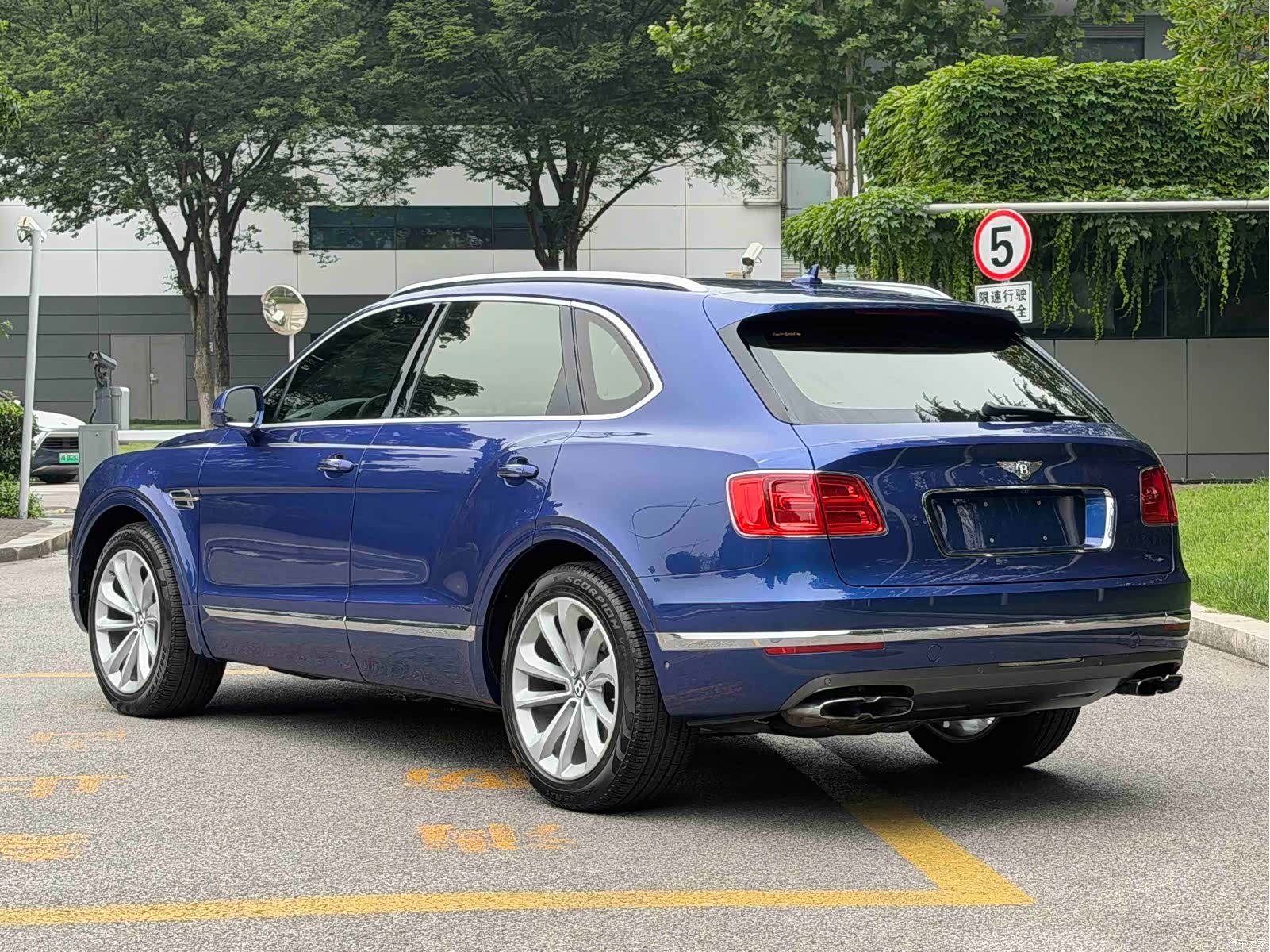 Bentley Bentayga, 2019 все фото