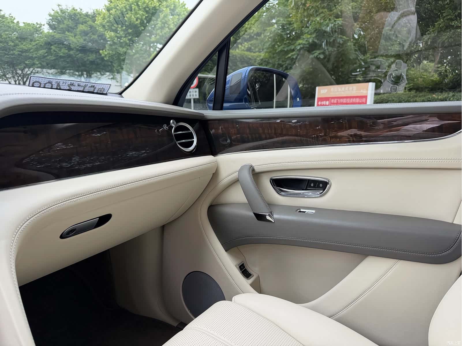 Bentley Bentayga, 2019 16
