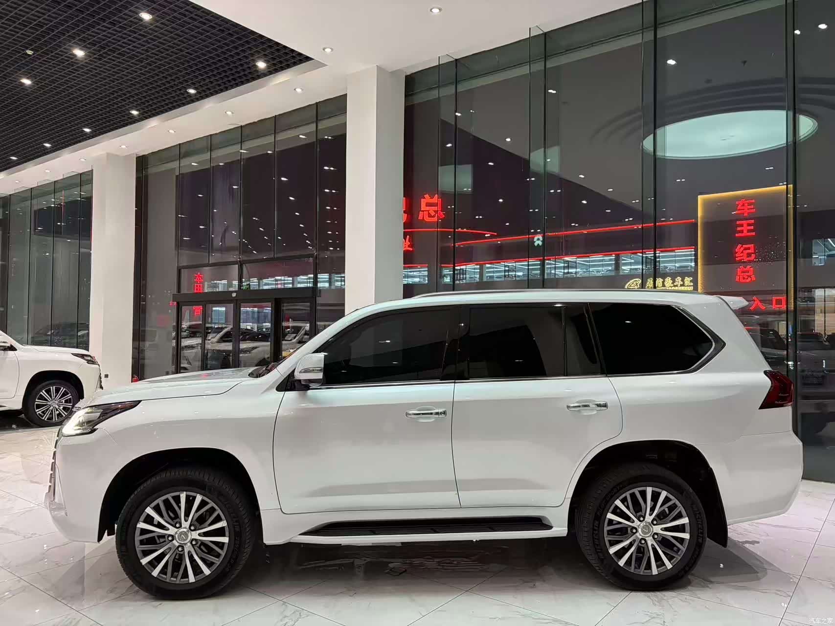 Lexus LX, 2018 4