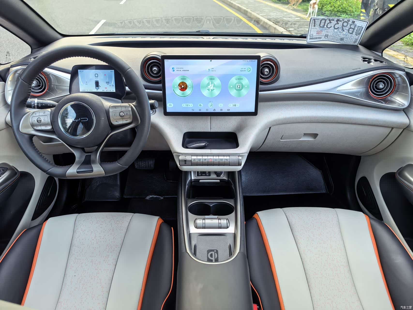 BYD Dolphin, 2022 все фото