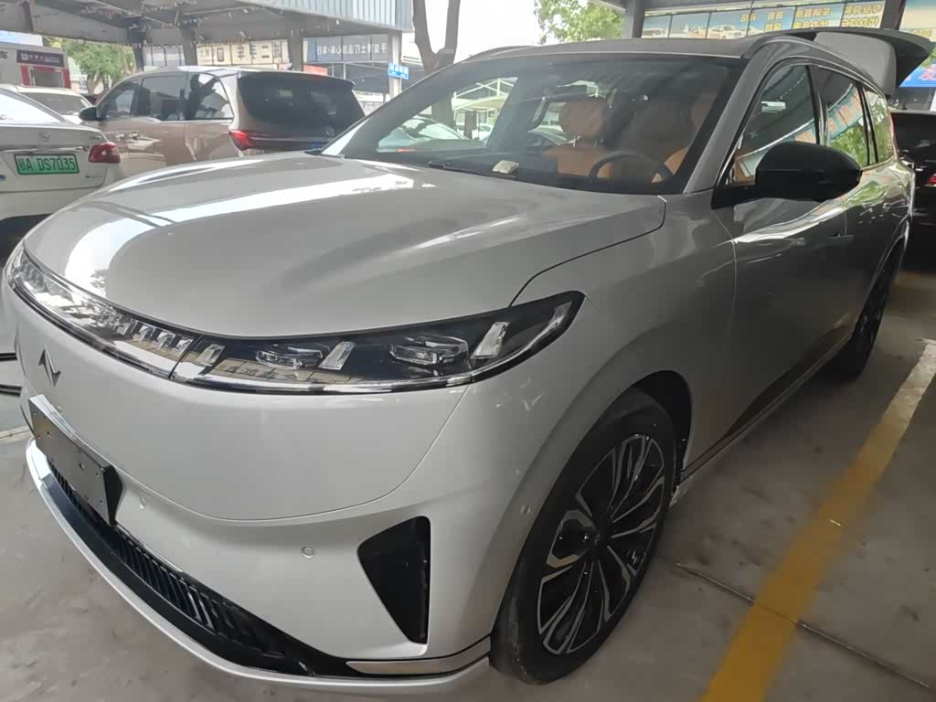 Dongfeng eπ008