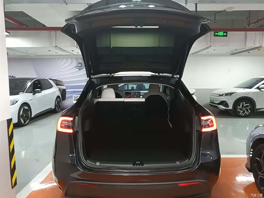 Tesla Model Y, 2024 19