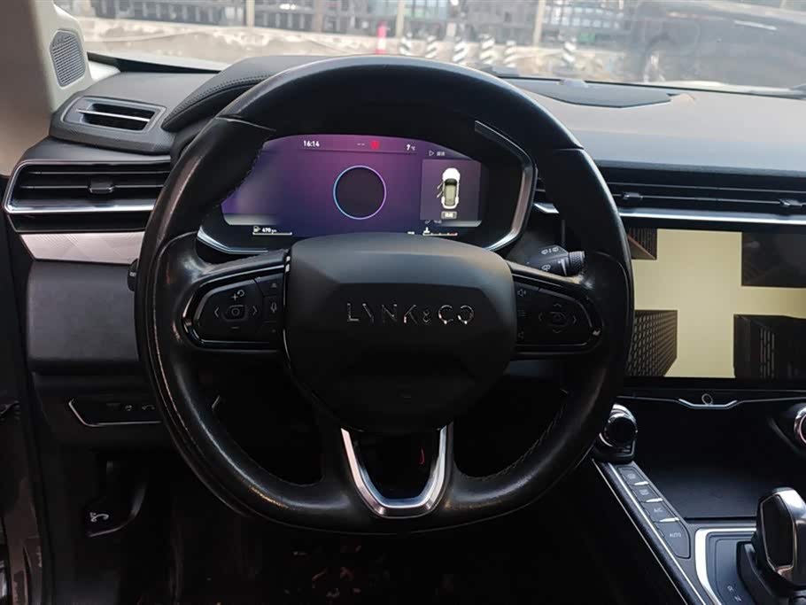 Lynk & Co 01