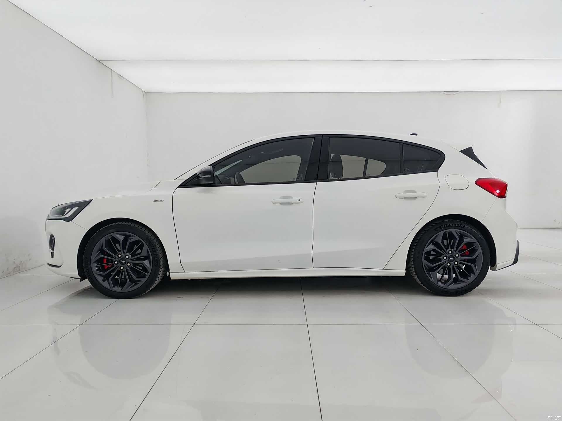 Ford Focus, 2022 все фото