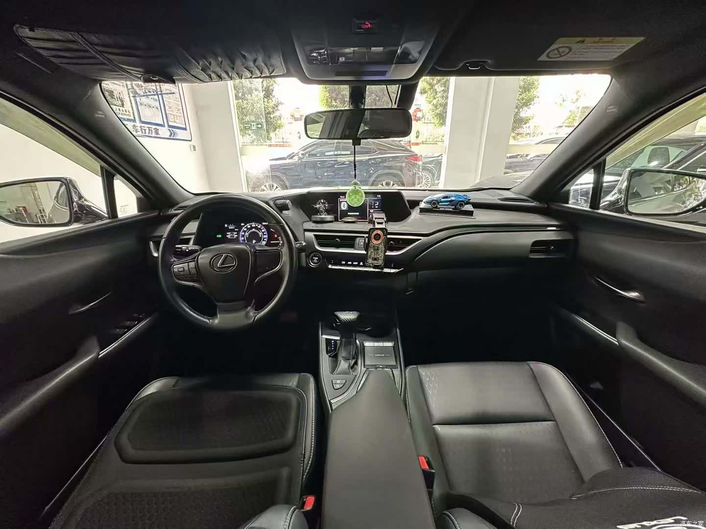 Lexus UX, 2021 6