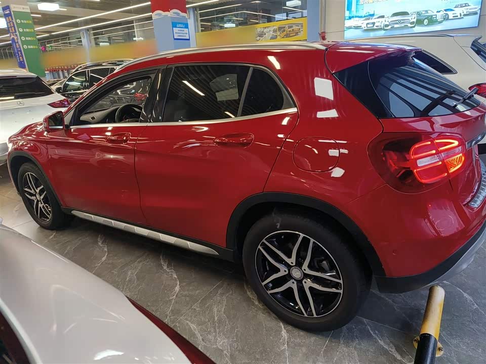Mercedes-Benz GLA