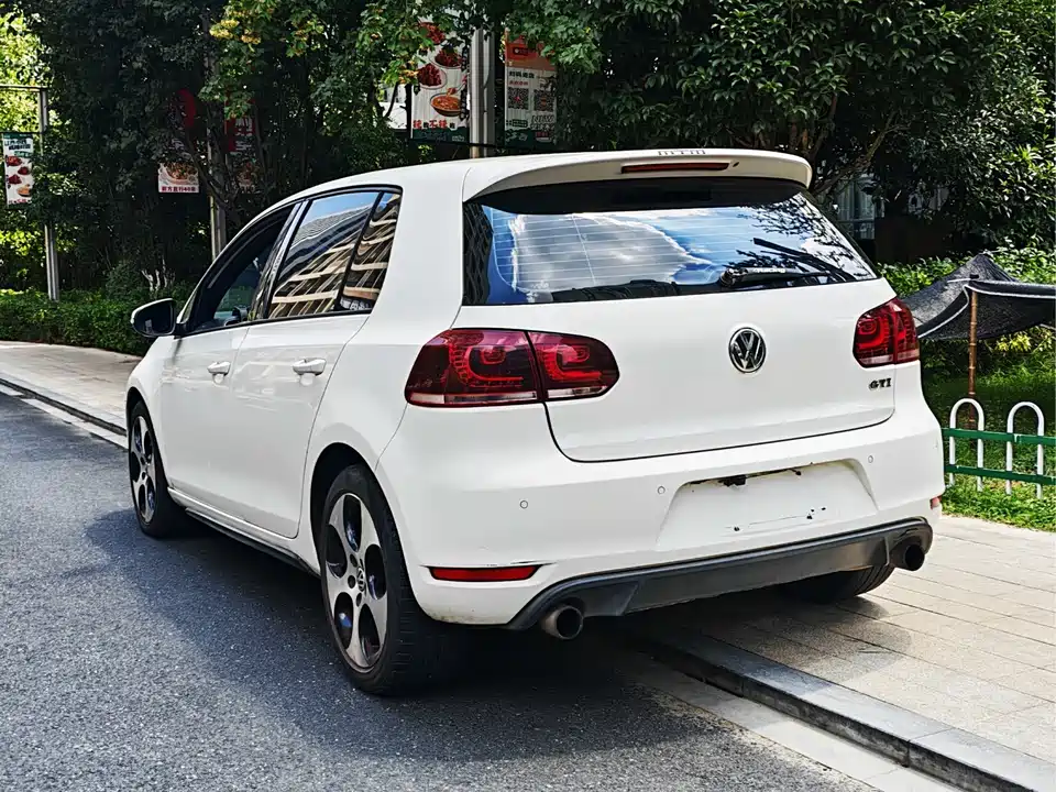 Volkswagen Golf GTI