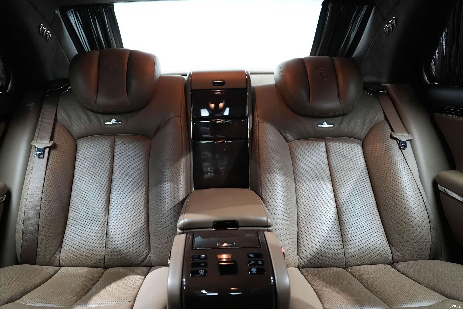 Maybach 57, 2012 15