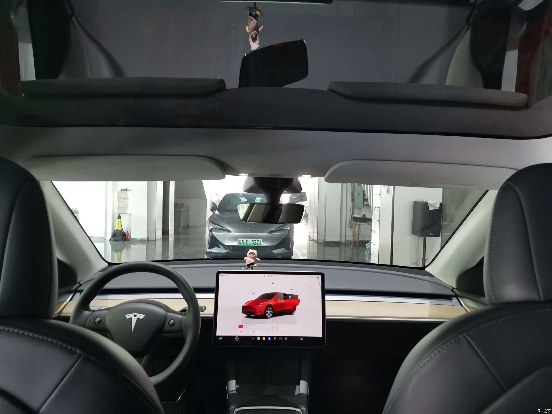 Tesla Model Y, 2022 19