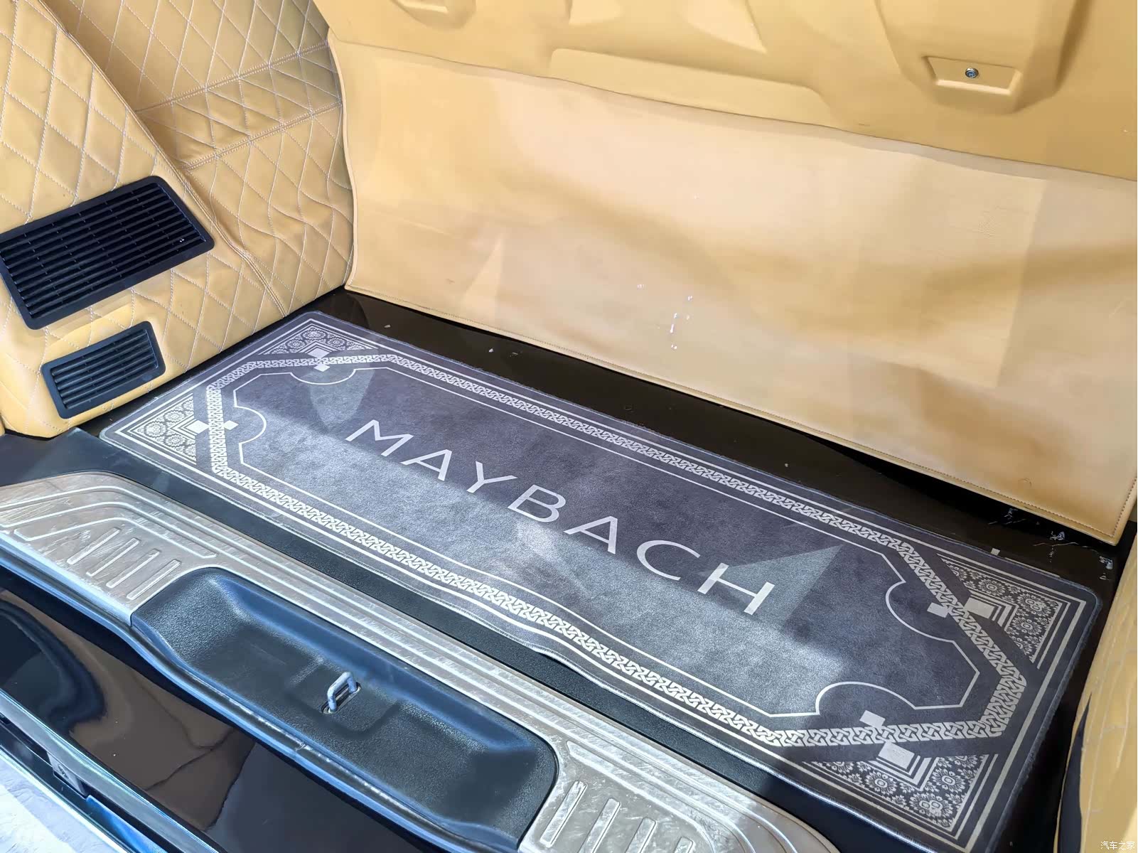 Mercedes-Benz 7, 2021 24