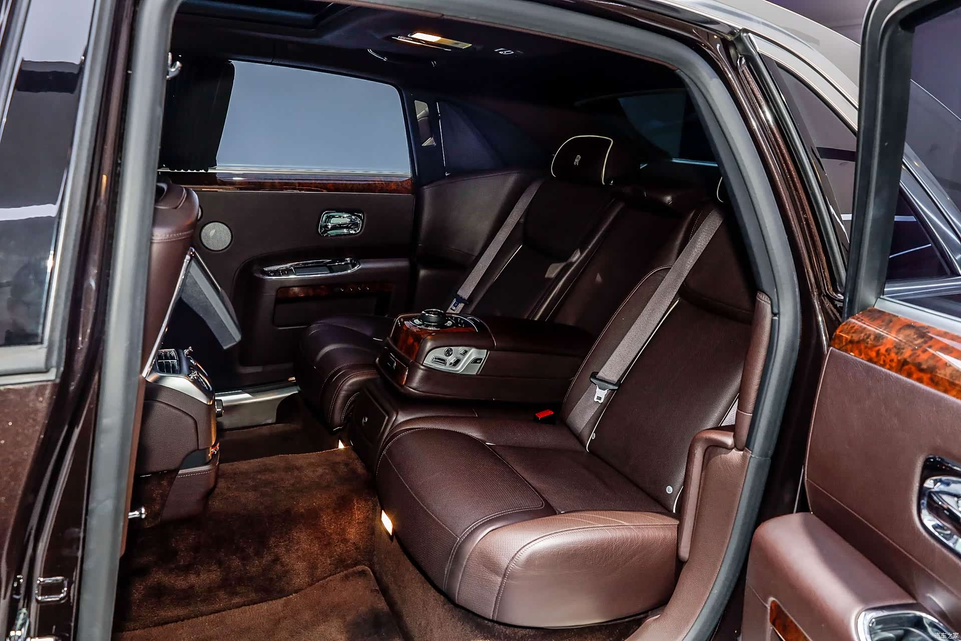 Rolls-Royce Ghost, 2016 11
