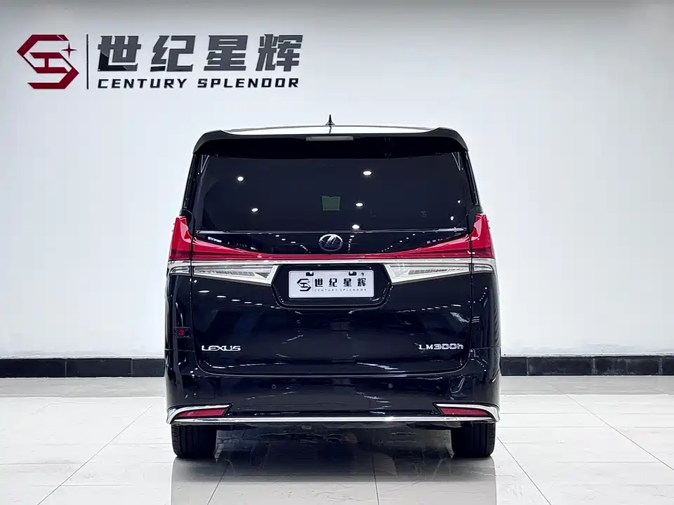 Lexus LM