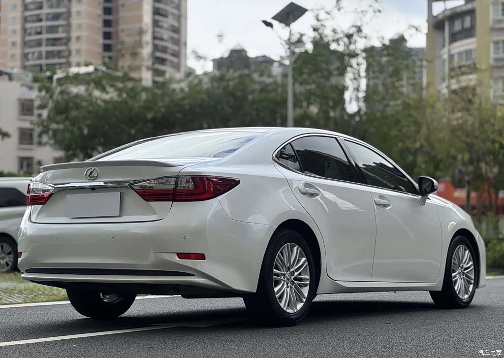 Lexus ES, 2017 8