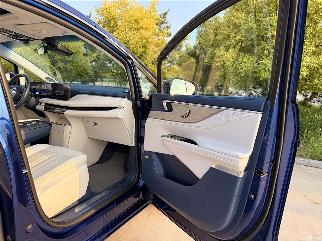 Buick GL8, 2024 9