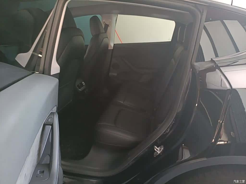 Tesla Model Y, 2022 17