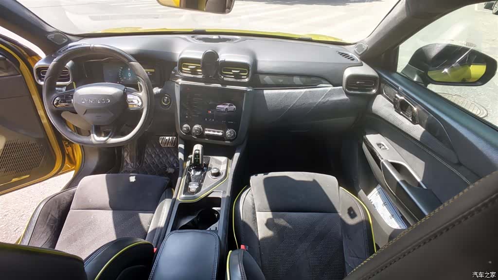 Lynk & Co 01, 2019 все фото