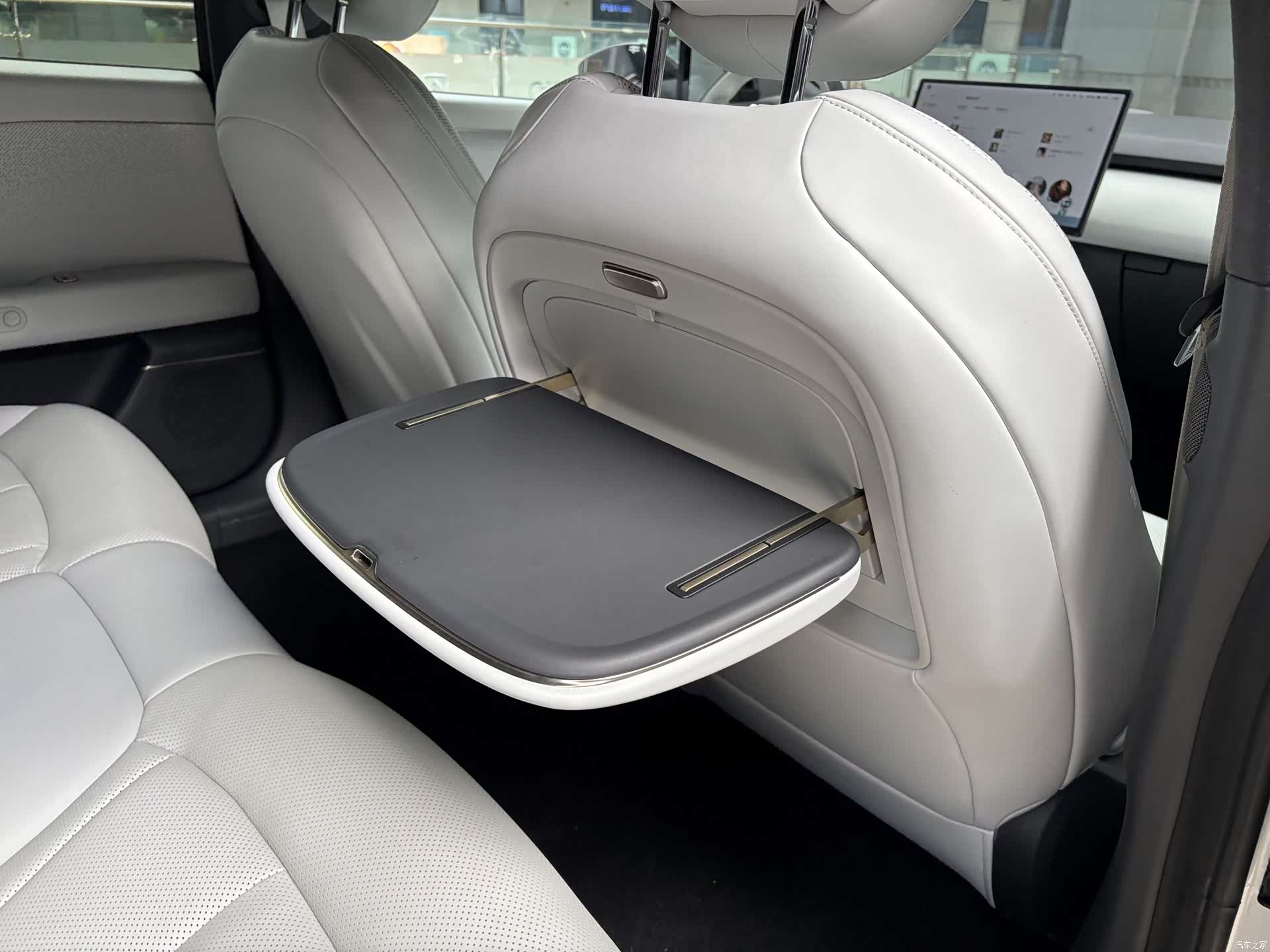 Xpeng P7, 2025 49