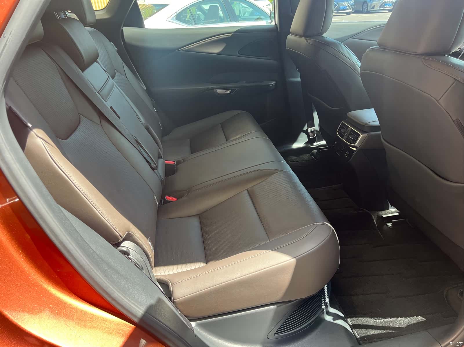 Lexus RX, 2023 11