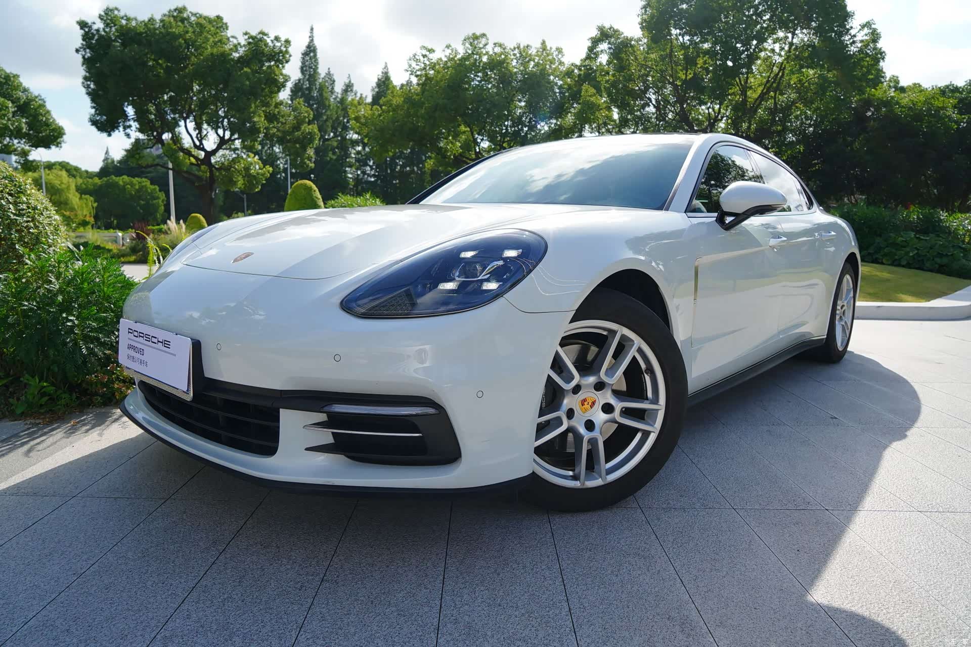 Porsche Panamera, 2018 1
