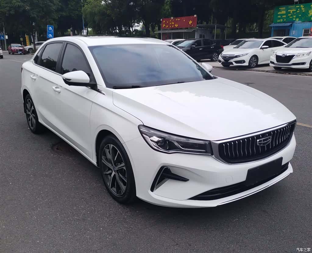 Geely Emgrand, 2022 3